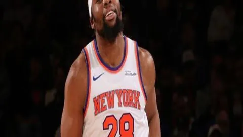 詹皇发带飘扬激战正酣，联盟瞩目！太阳队：静待丰收，耐心等待彼岸即在眼前。